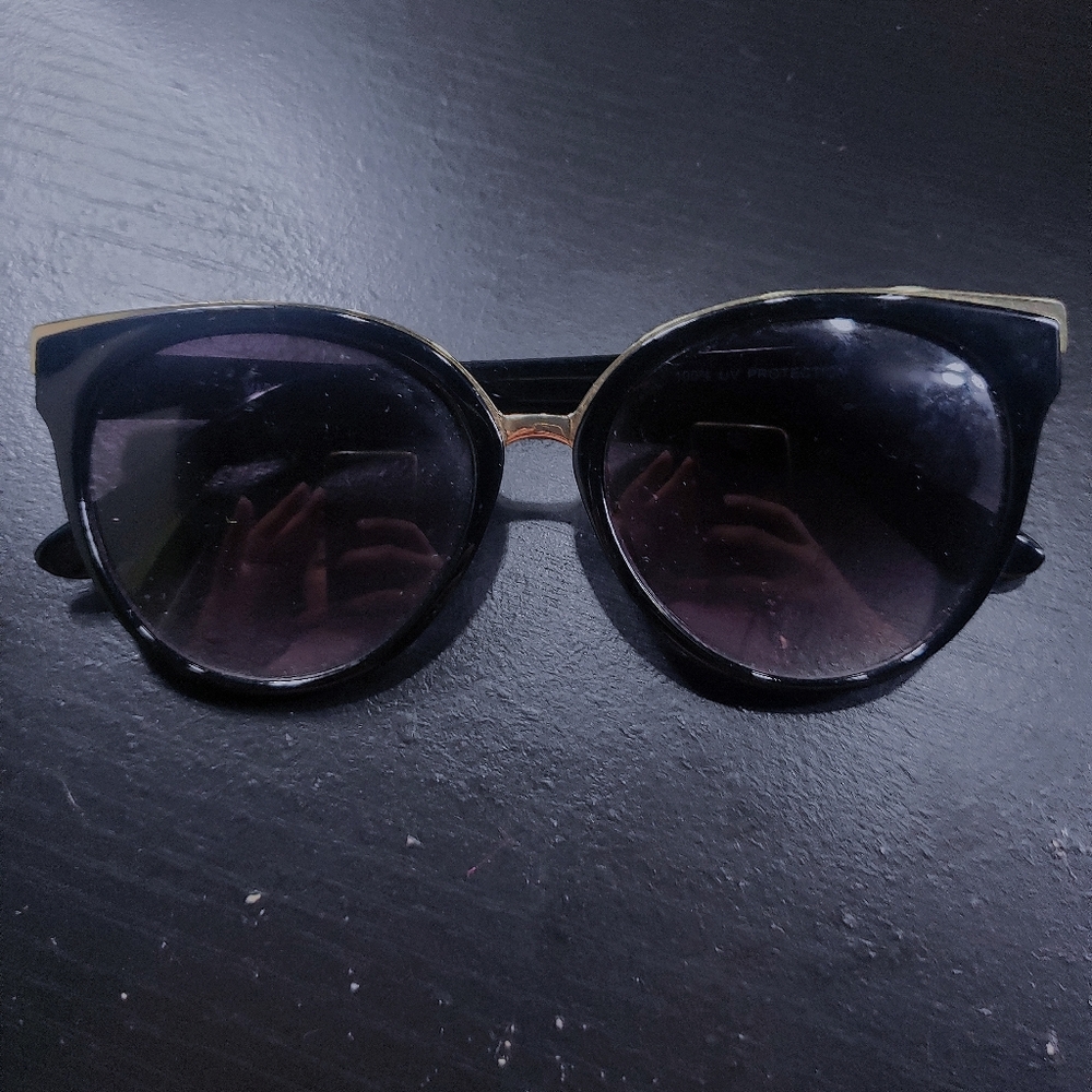 Chic sunglasses bundles - Picture 4 of 4